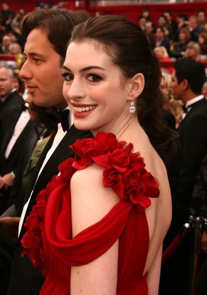 Anne Hathaway Red Carpet image