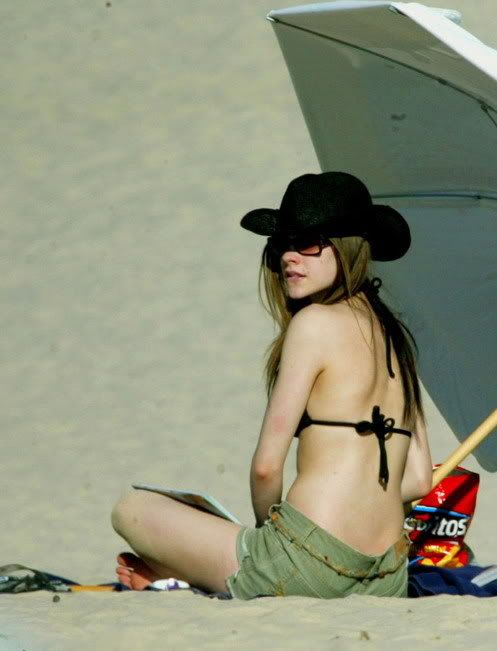 Avril Lavigne hot bikini picture
