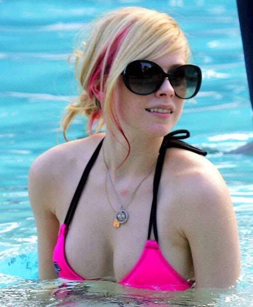Avril Lavigne hot image