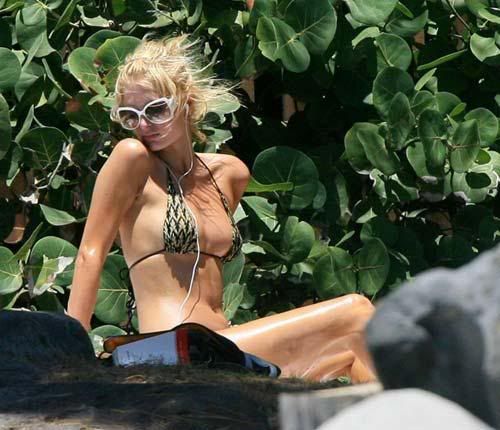 Paris Hilton bikini photo