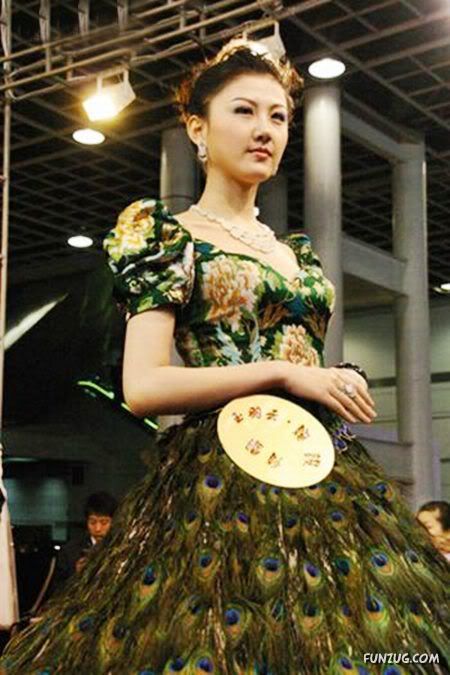 Creative Peacock Feathers Wedding Dress