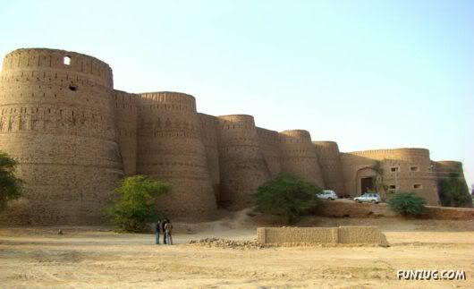 Derawar Fort: Large Square Fortress in Pakistan