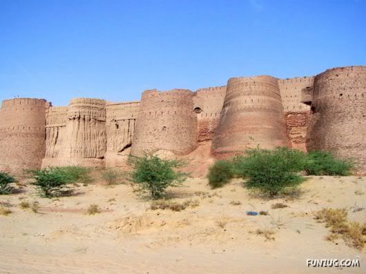 Derawar Fort: Large Square Fortress in Pakistan