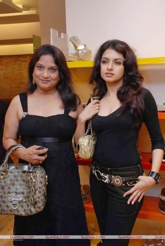 Bhagyashree is Still Gorgeous