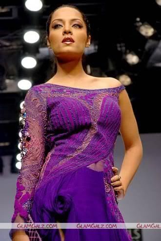 Stunning Celina Ramp Walk at Wills Fashion