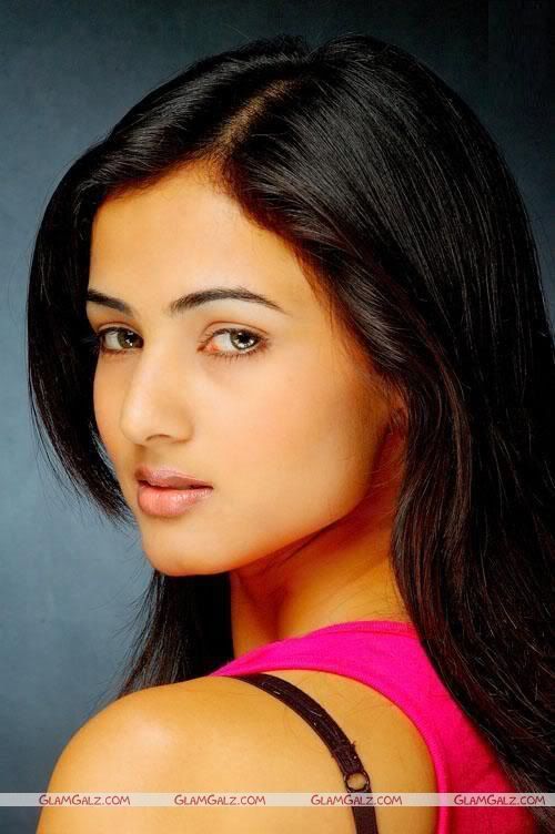 Sizzling Sonal Chauhan