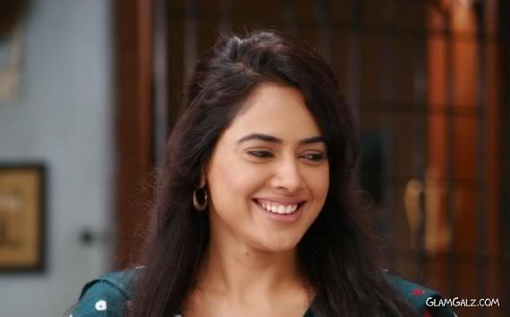 Smiling Beauty Sameera Reddy