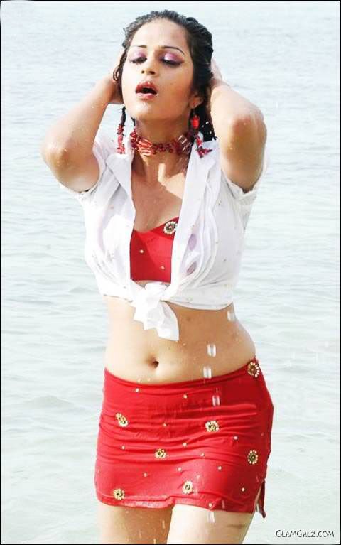 Gorgeous Shraddha Das in Water