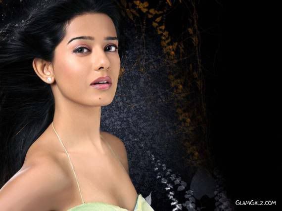 Click to Enlarge - Beautiful Amrita Rao Wallpapers
