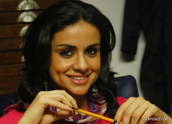 Click to Enlarge - Gorgeous Indian Beauty Gul Panag Walls