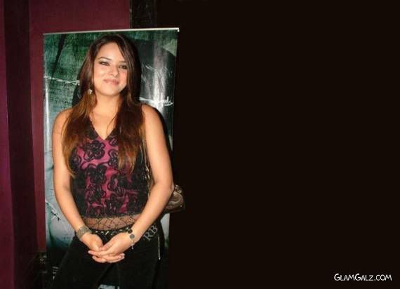 Click to Enlarge - Spicy Udita Goswami Wallpapers