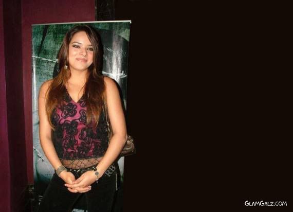 Click to Enlarge - Spicy Udita Goswami Wallpapers