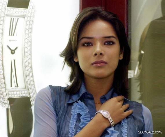 Click to Enlarge - Spicy Udita Goswami Wallpapers