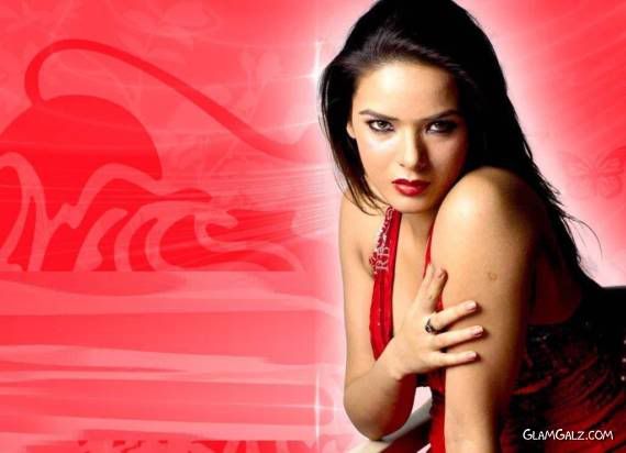 Click to Enlarge - Spicy Udita Goswami Wallpapers