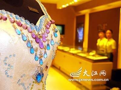 Wedding Dress Bearing 9,999 Karats of Gems