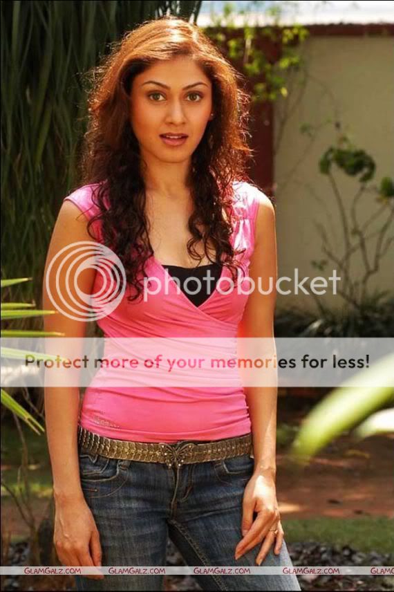 Luscious Damsel Manjhari Phadnis