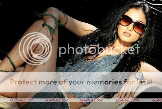 Sizzling Sonal Chauhan