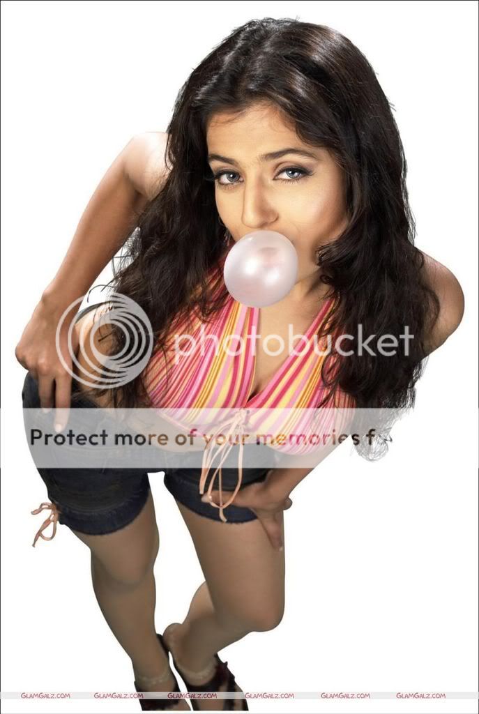 photo amisha_patel_poster_01.jpg