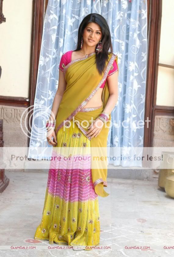 Awesome Tolly Beauty Shraddha Das