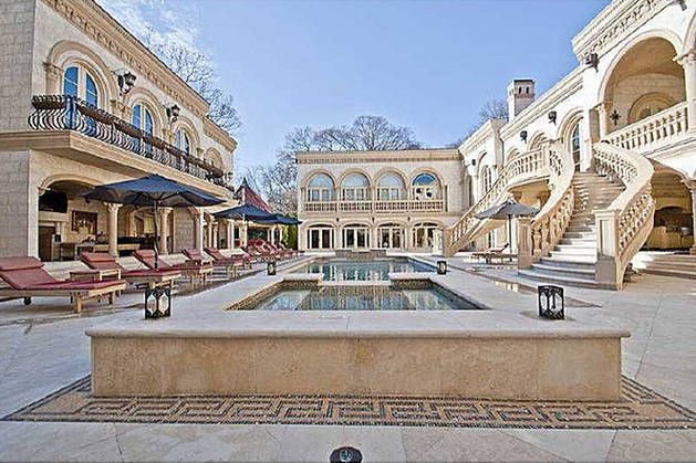 photo inside-big-poppas-georgia-mansion-14-1397420729932734707-copy_zpscc43a2b2.jpg